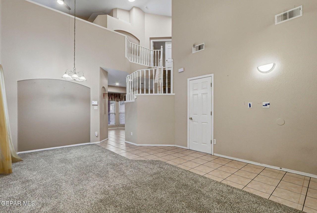 7121 Luz De Espejo Dr - Photo 5 of 36