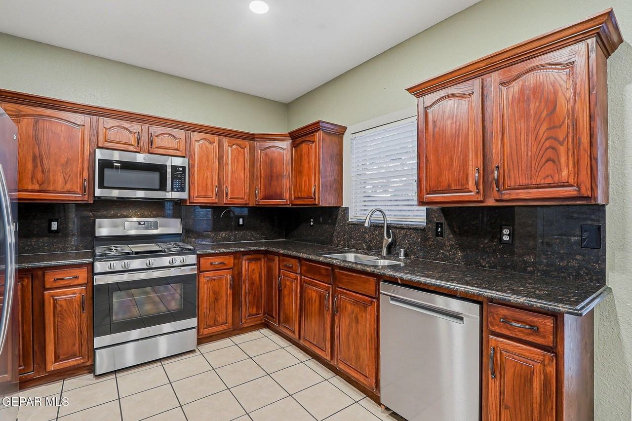7121 Luz De Espejo Dr - Photo 7 of 36