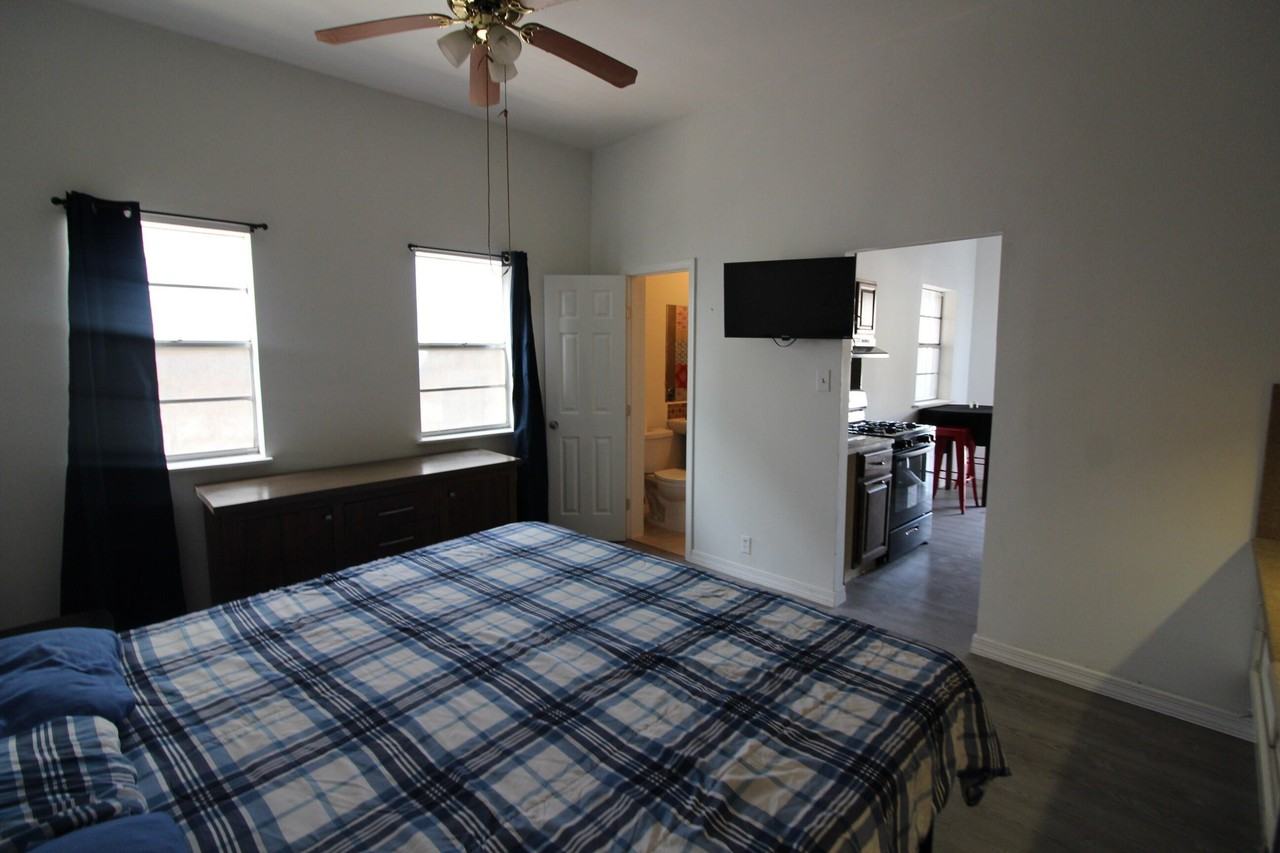 1408 Arizona Ave #B - Photo 2 of 12
