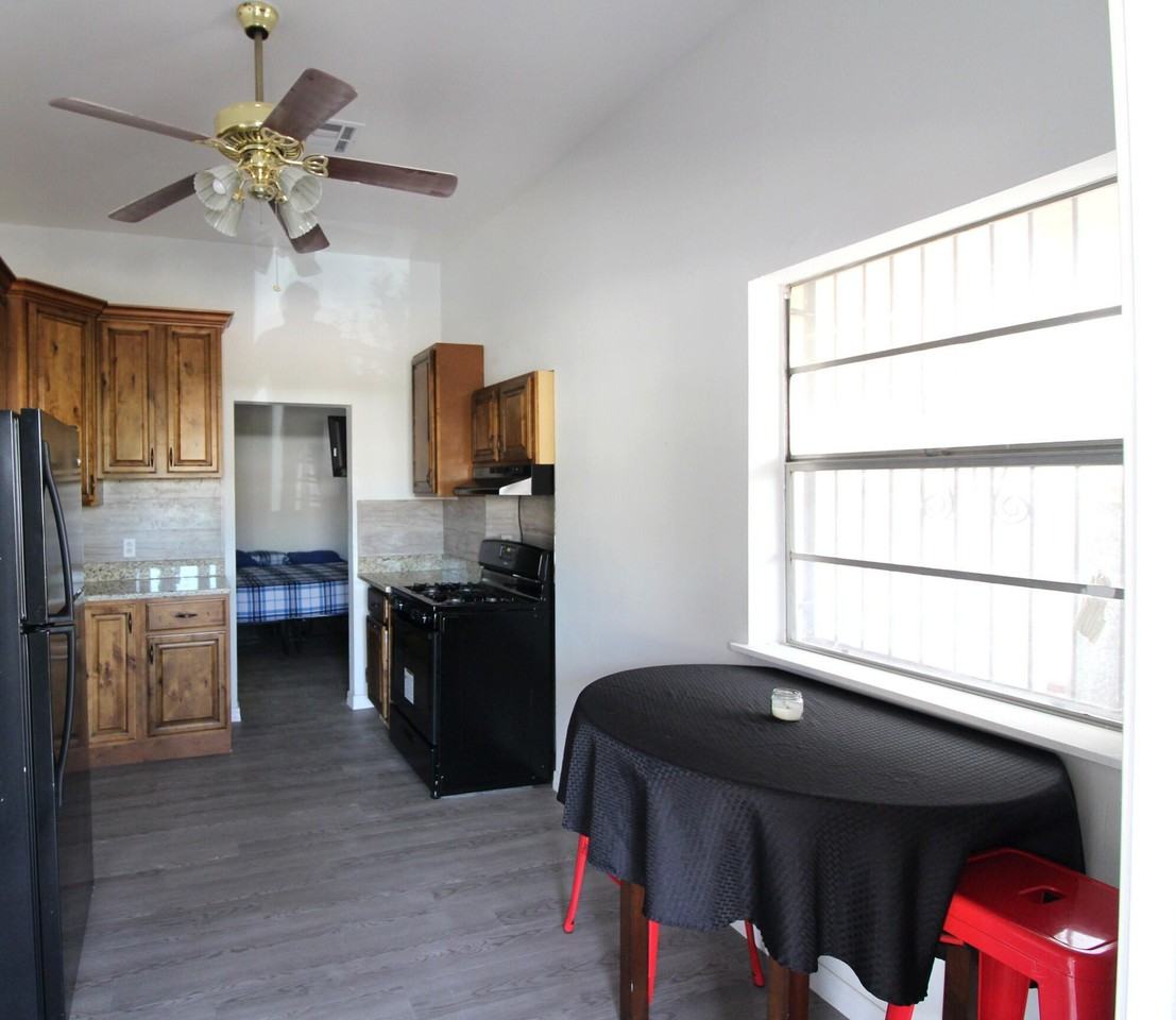 1408 Arizona Ave #B - Photo 4 of 12