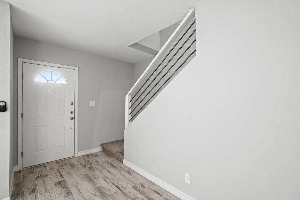 12115 Royal Woods Dr - Photo 3 of 35