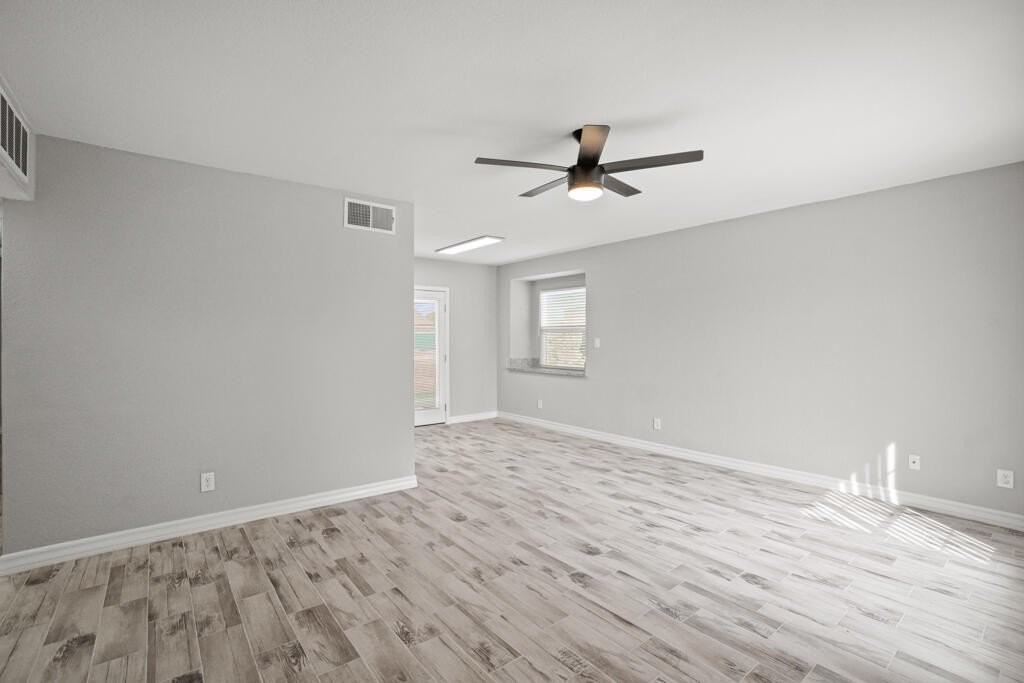 12115 Royal Woods Dr - Photo 4 of 35