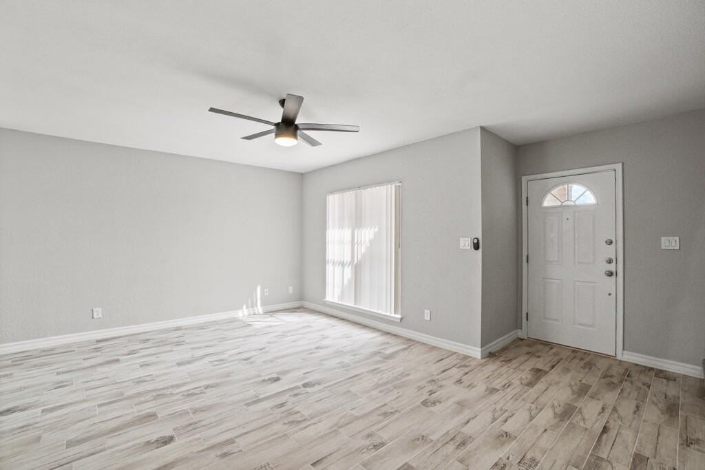 12115 Royal Woods Dr - Photo 6 of 35