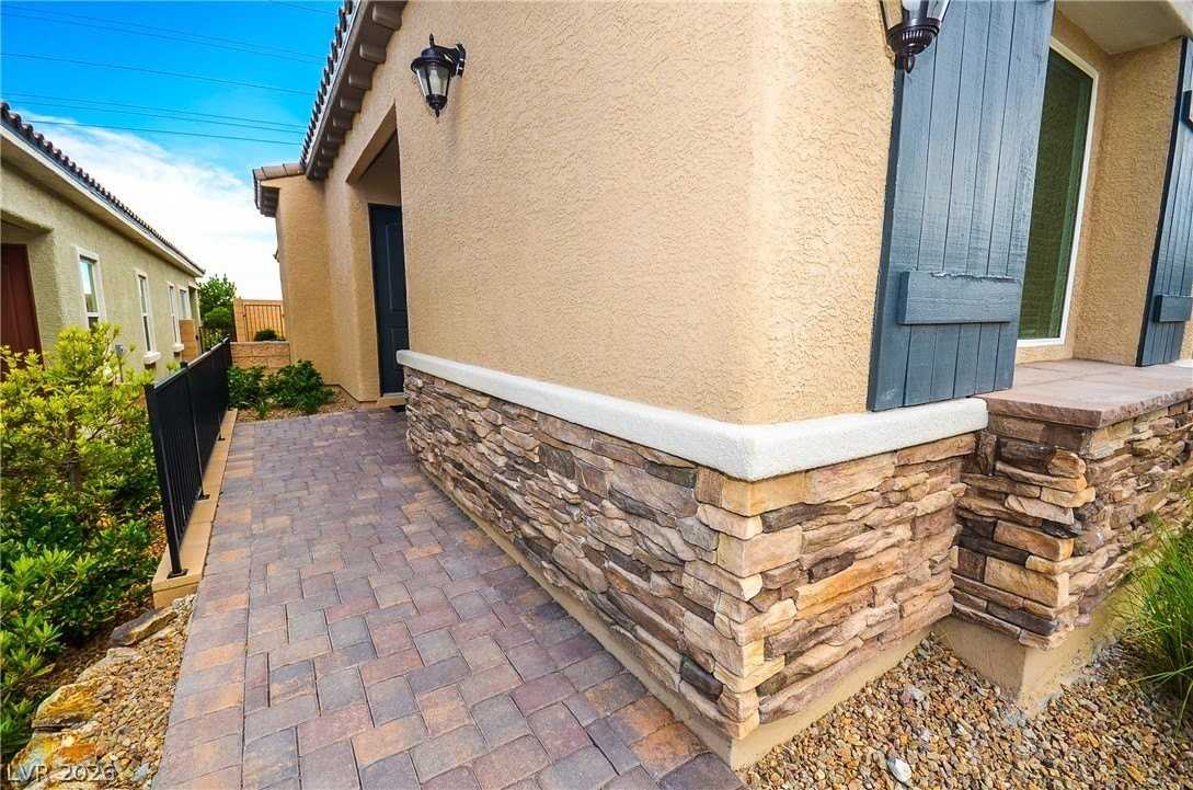8162 Desert Madera St - Photo 3 of 43