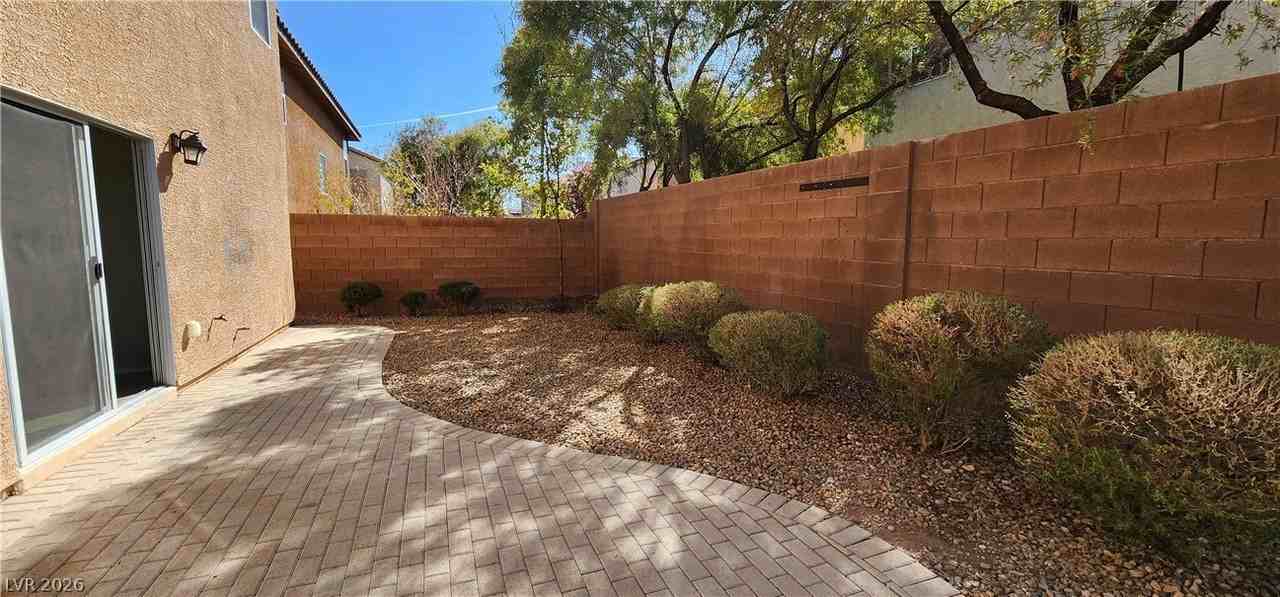 7227 Burnett Ave - Photo 2 of 26