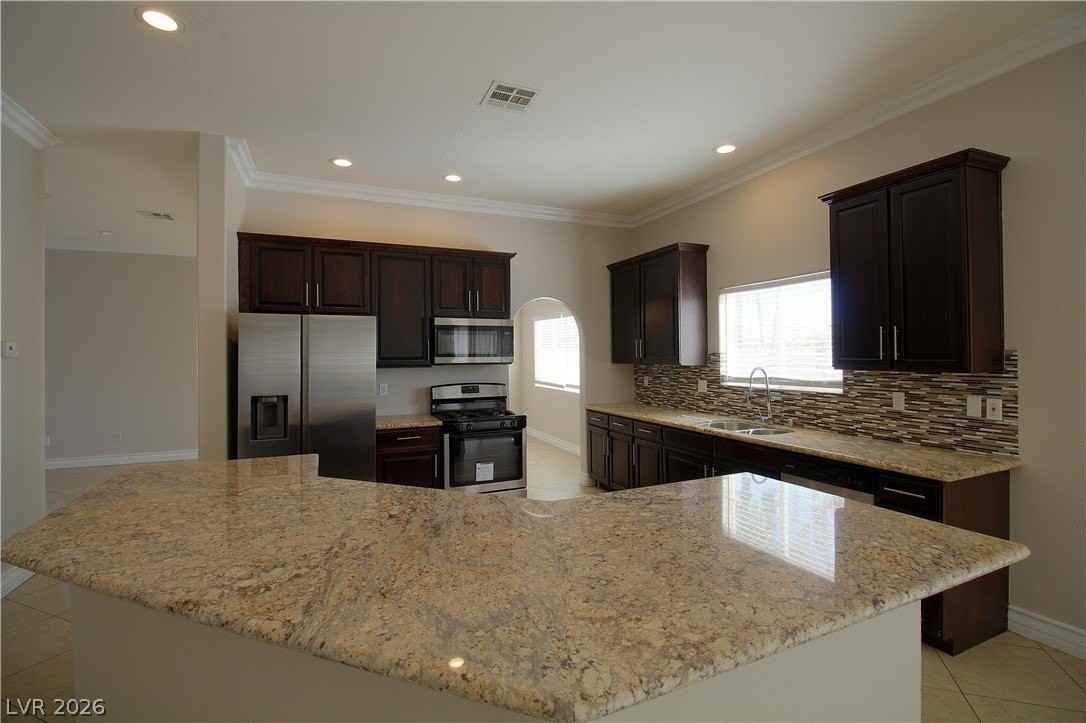 7613 Mooring Ave - Photo 7 of 31