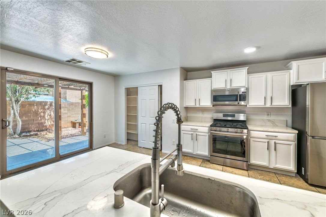 8940 Marmo Ave - Photo 5 of 17