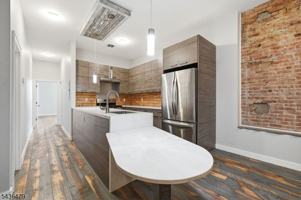 featured image of 180 Spring St #304