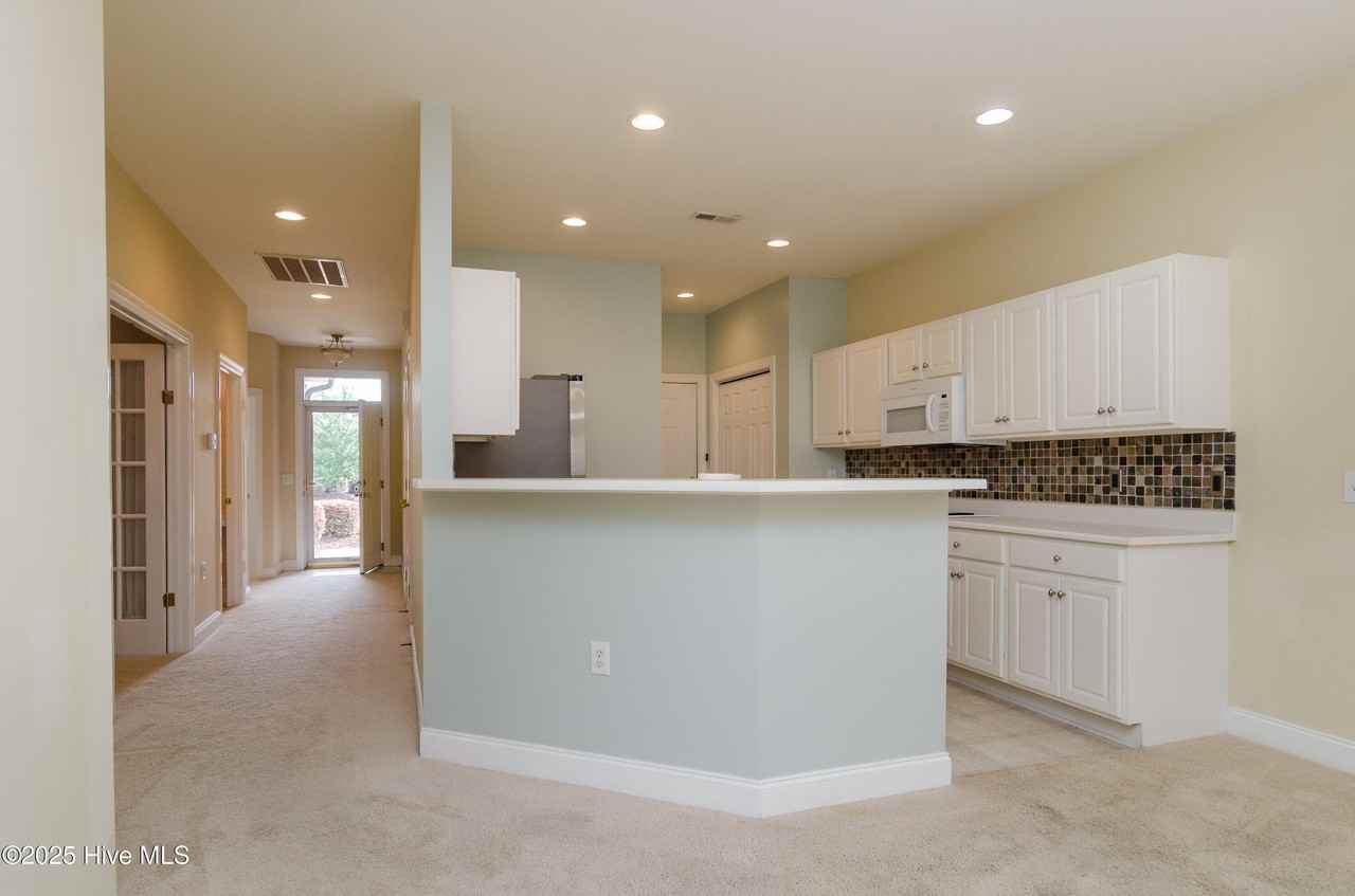 204 Hilliard Ct - Photo 5 of 31
