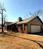 featured image of 3823 Woodlake Dr