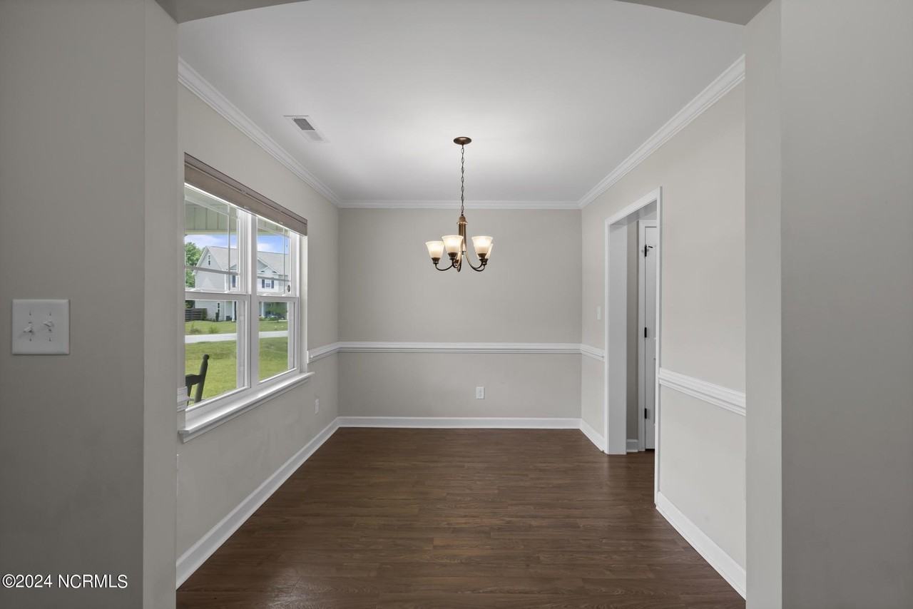 114 Bridgeport Dr - Photo 4 of 21
