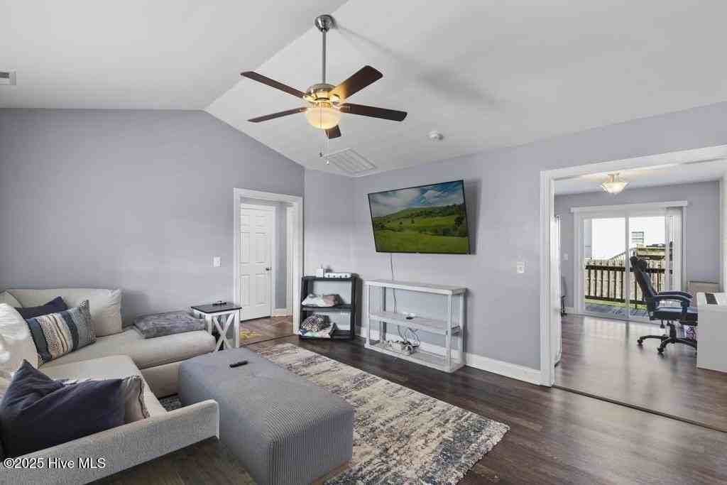 301 Pine Ridge Ln - Photo 3 of 20