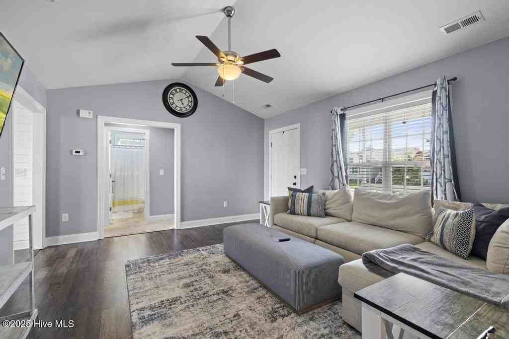 301 Pine Ridge Ln - Photo 4 of 20