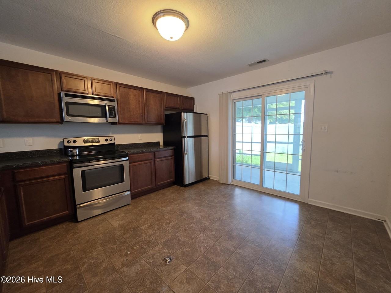 179 Glen Cannon Dr - Photo 4 of 11