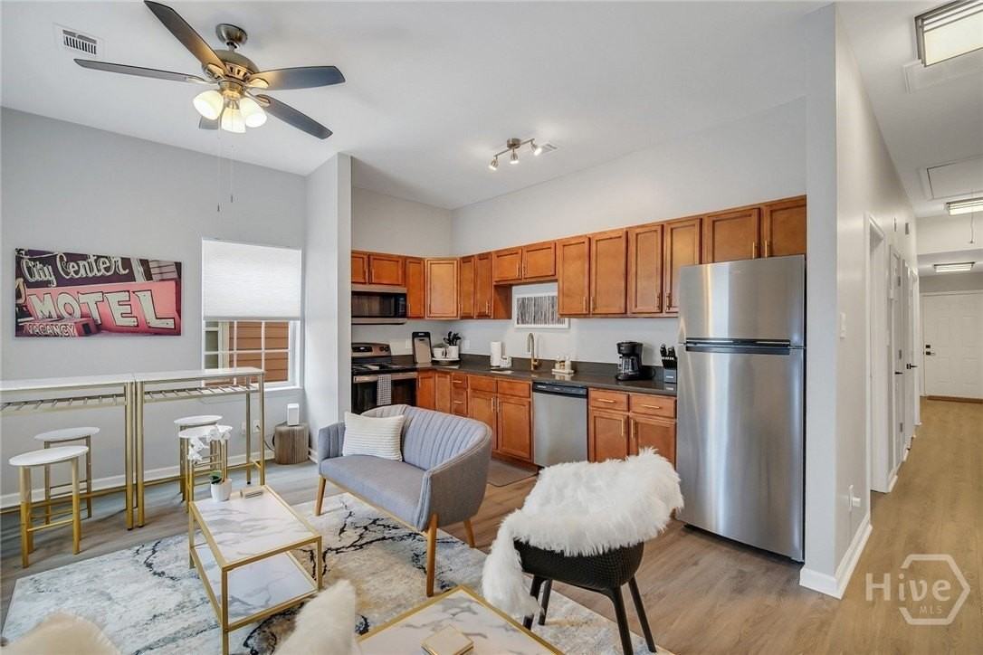 323 W 31st St #2 - Photo 5 of 28