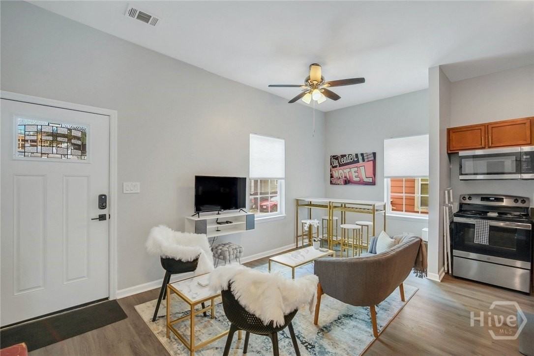 323 W 31st St #2 - Photo 7 of 28