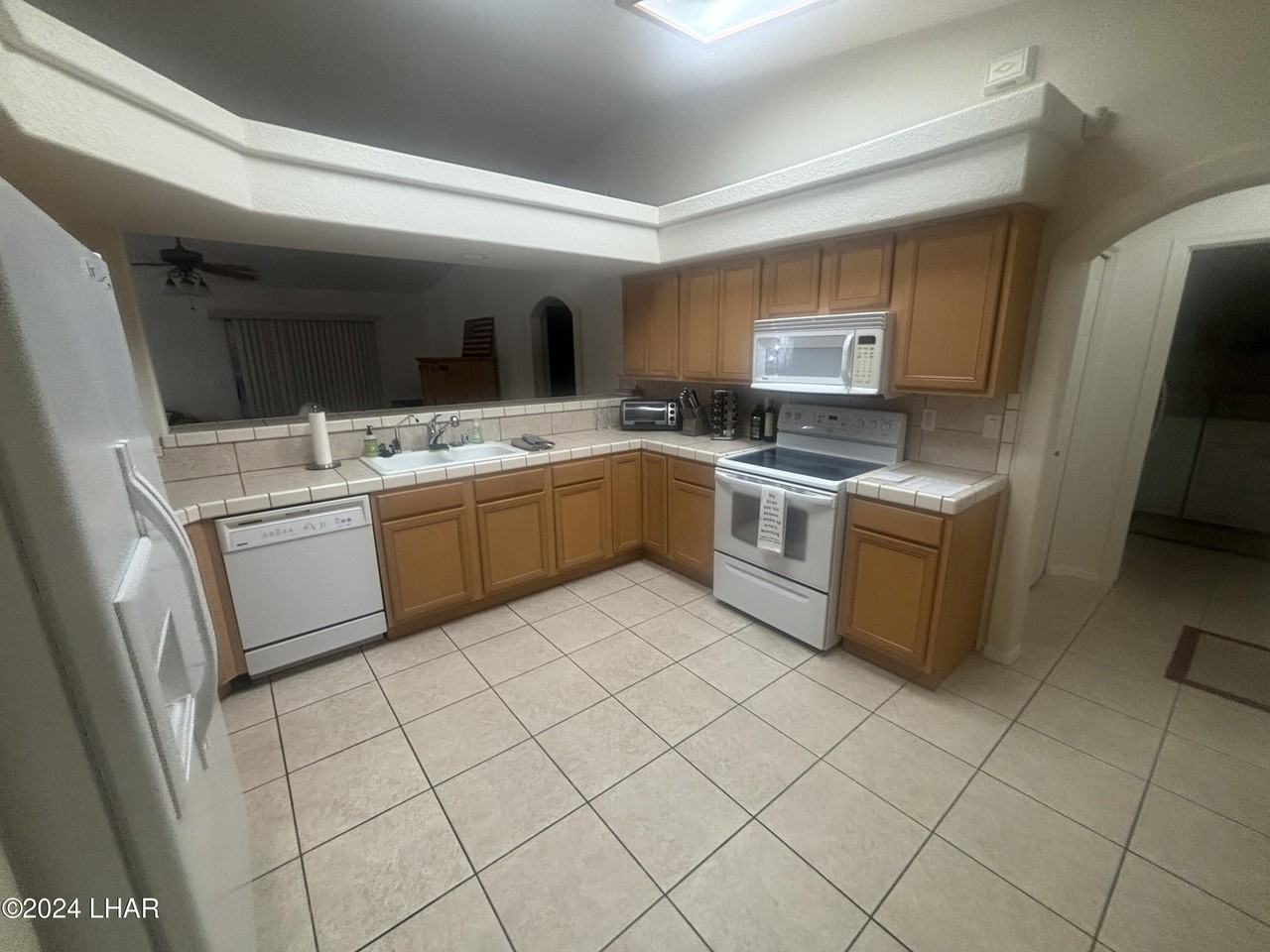 140 Lafayette Ln - Photo 7 of 24