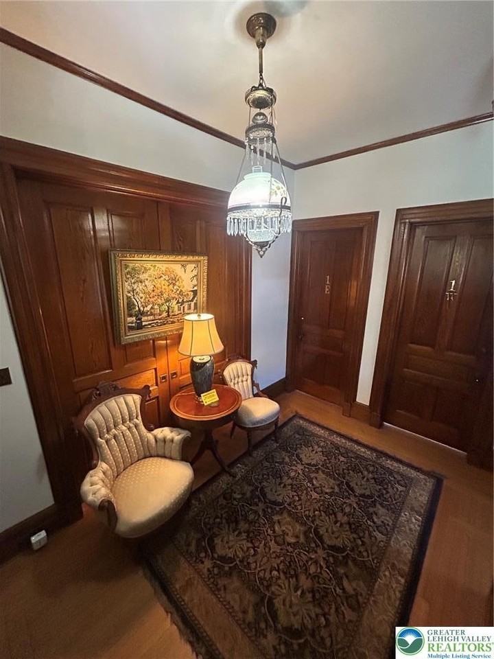 210 E Goepp St - Photo 3 of 15