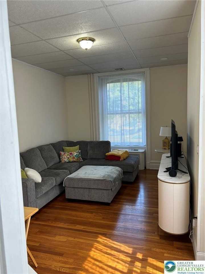 210 E Goepp St - Photo 6 of 15