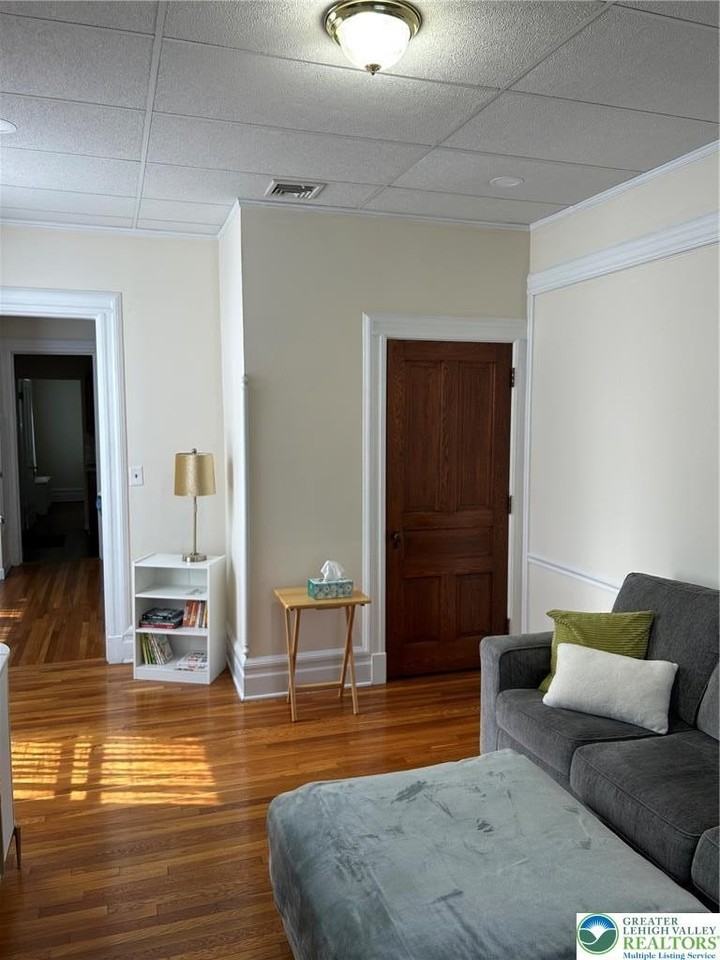 210 E Goepp St - Photo 7 of 15
