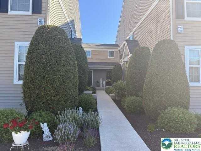 5985 Valley Forge Dr - Photo 3 of 14