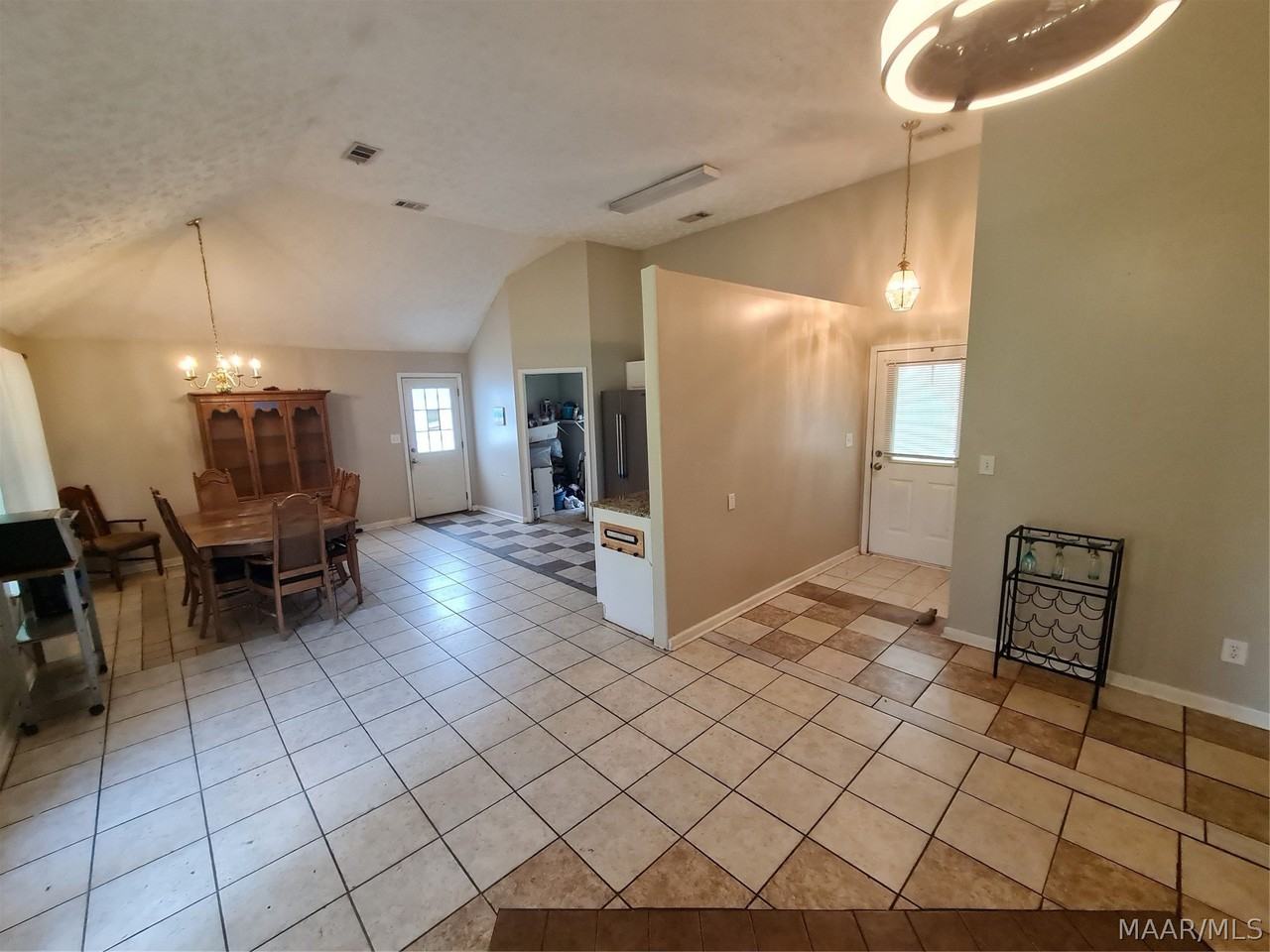 123 Meadowview Dr - Photo 5 of 25