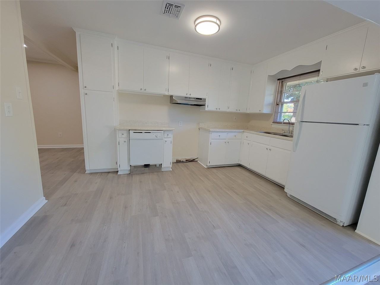 950 Karen Rd - Photo 4 of 20