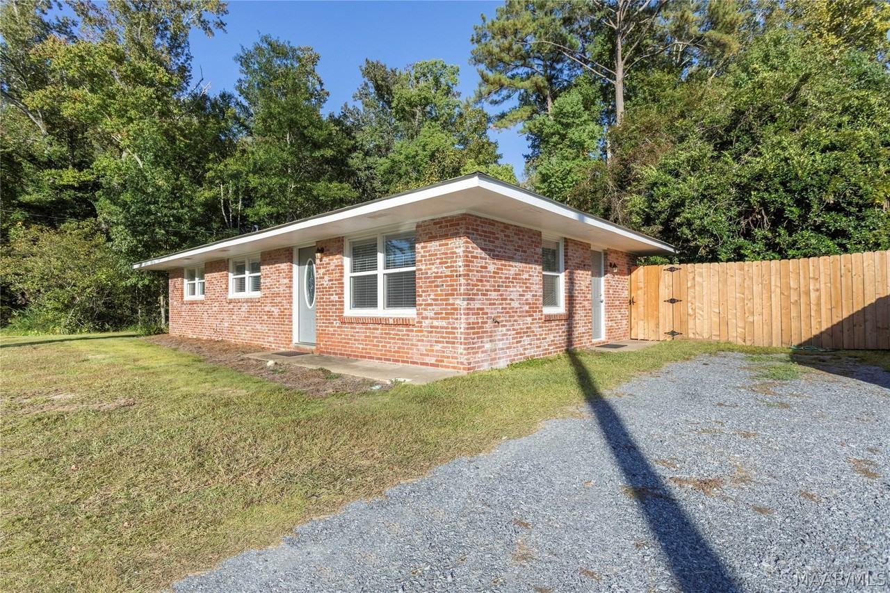 221 Moncrief St - Photo 2 of 22