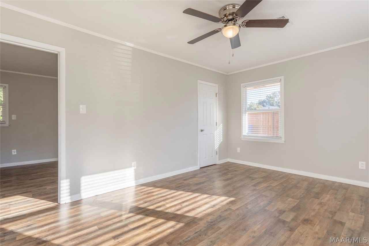 221 Moncrief St - Photo 3 of 22