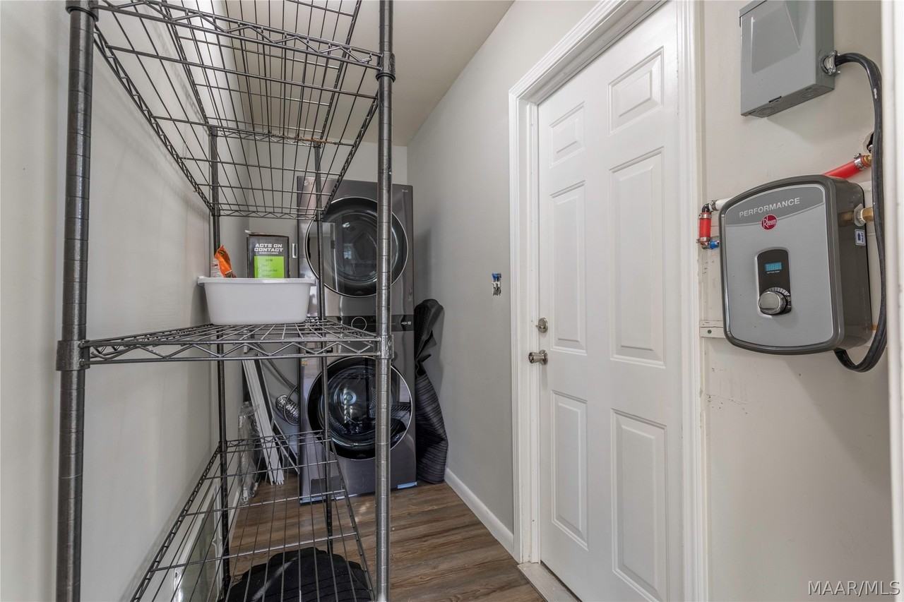 221 Moncrief St - Photo 5 of 22