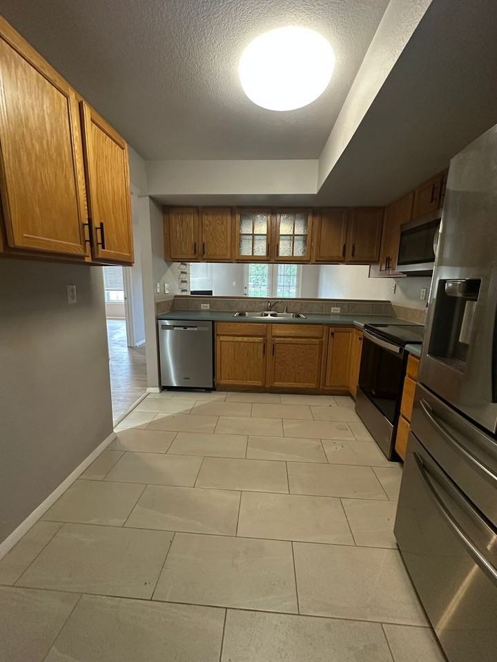 2551 W 24th St #A2 - Photo 5 of 18