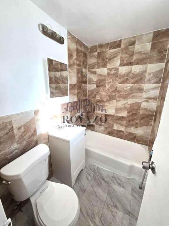 405 Stuyvesant Ave #4A - Photo 3 of 6