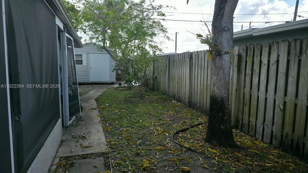 3610 Sw 39th Ave - Photo 5 of 13