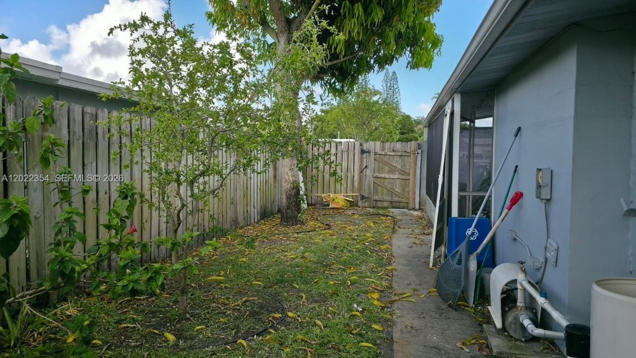 3610 Sw 39th Ave - Photo 6 of 13