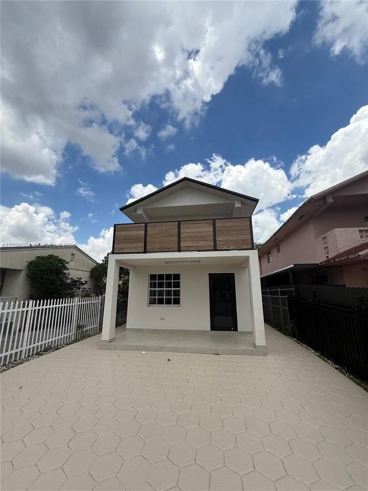 370 Flagami Blvd #370 - Photo 2 of 50