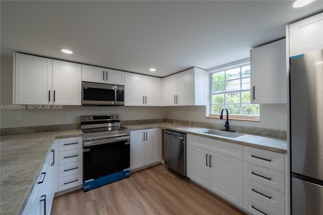 370 Flagami Blvd #370 - Photo 3 of 50