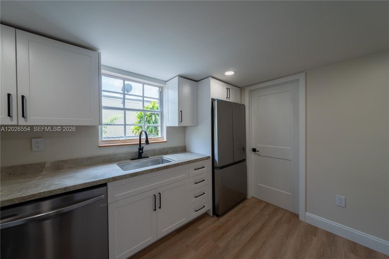 370 Flagami Blvd #370 - Photo 4 of 50