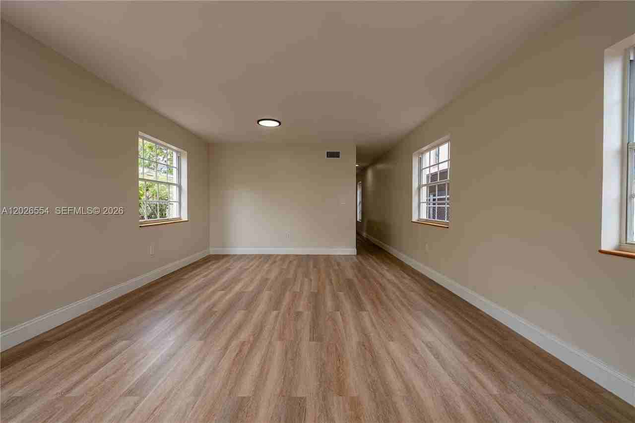 370 Flagami Blvd #370 - Photo 5 of 50
