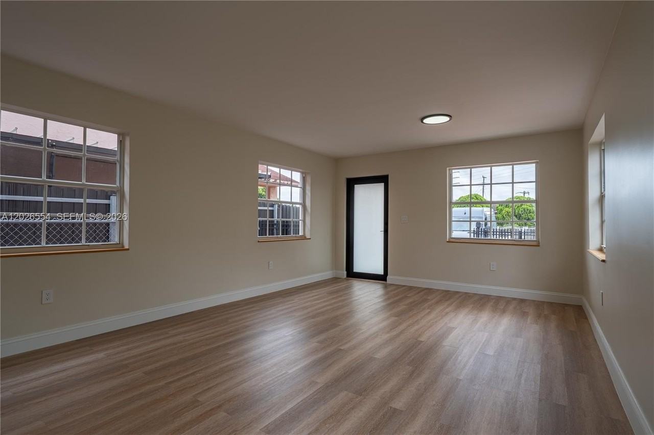 370 Flagami Blvd #370 - Photo 6 of 50