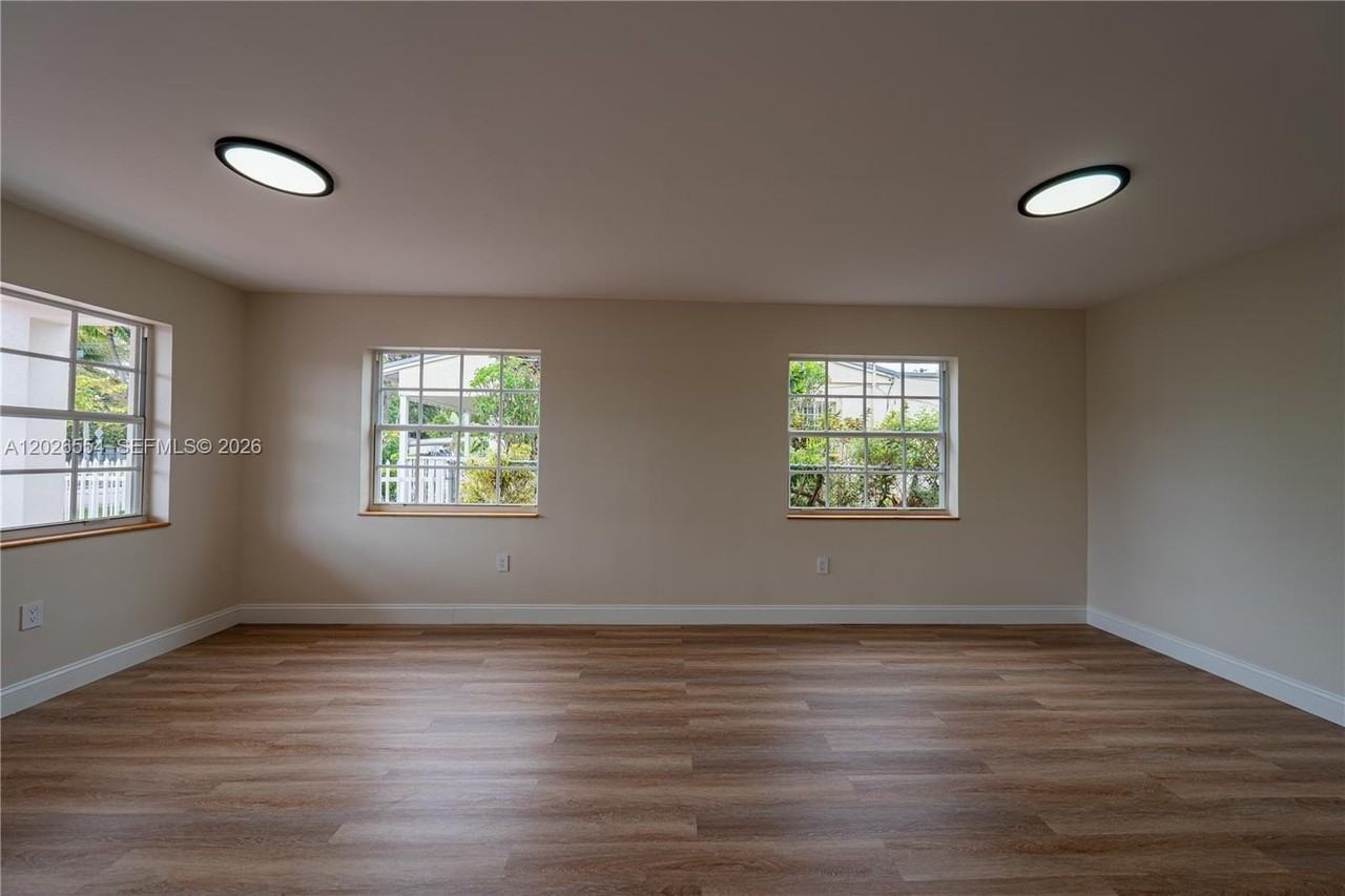 370 Flagami Blvd #370 - Photo 7 of 50