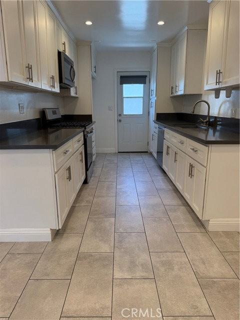 18531 Mansel Ave - Photo 3 of 8