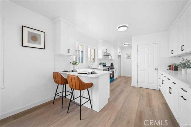 1558 Hauser Blvd - Photo 3 of 8