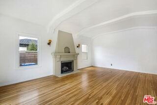 4126 S Bronson Ave - Photo 3 of 8
