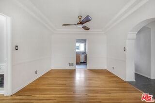 4126 S Bronson Ave - Photo 4 of 8