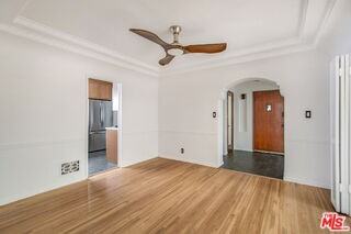 4126 S Bronson Ave - Photo 5 of 8
