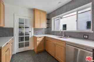 4126 S Bronson Ave - Photo 7 of 8