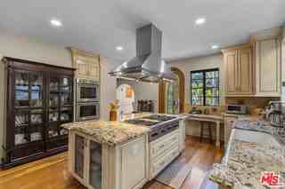 2856 Glendower Ave - Photo 6 of 8