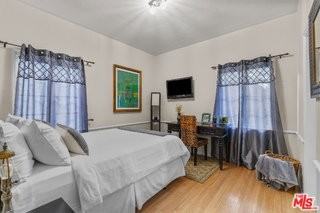 2856 Glendower Ave - Photo 7 of 8