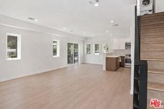 2120 N Beachwood Dr - Photo 6 of 8