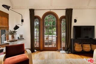 127 N Gower St - Photo 4 of 8